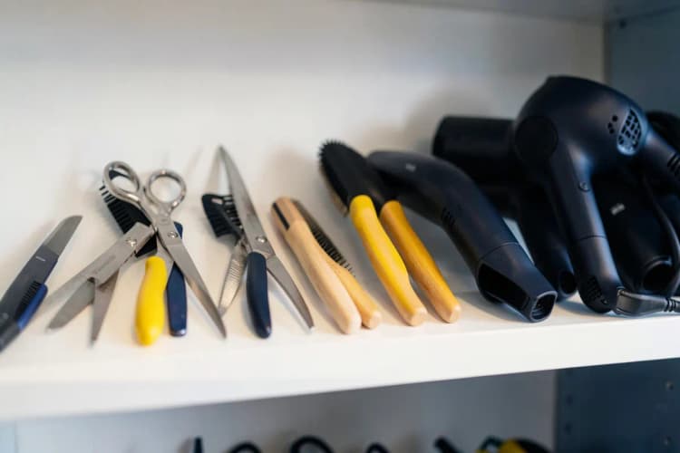 Pet shop com equipamentos para banho e tosa